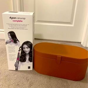 Dyson Airwrap complete.